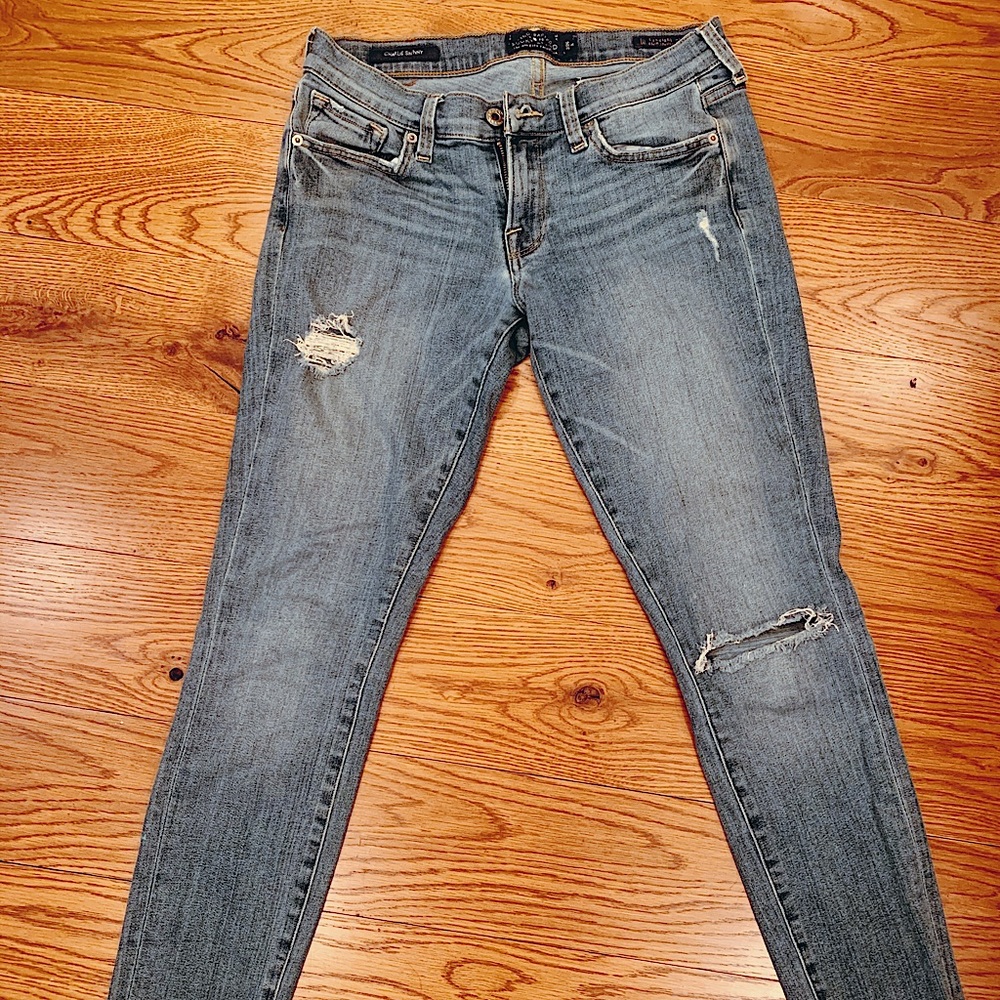 2/26 Charlie Skinny • Lucky Jeans 🍀